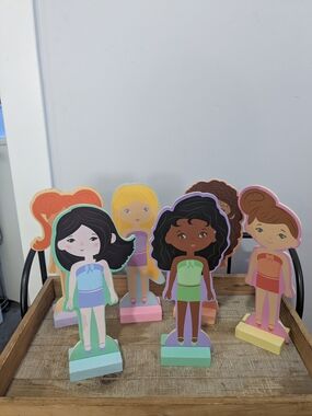Wooden Standing Dolls Set — Multicolor Play Figures for Kids